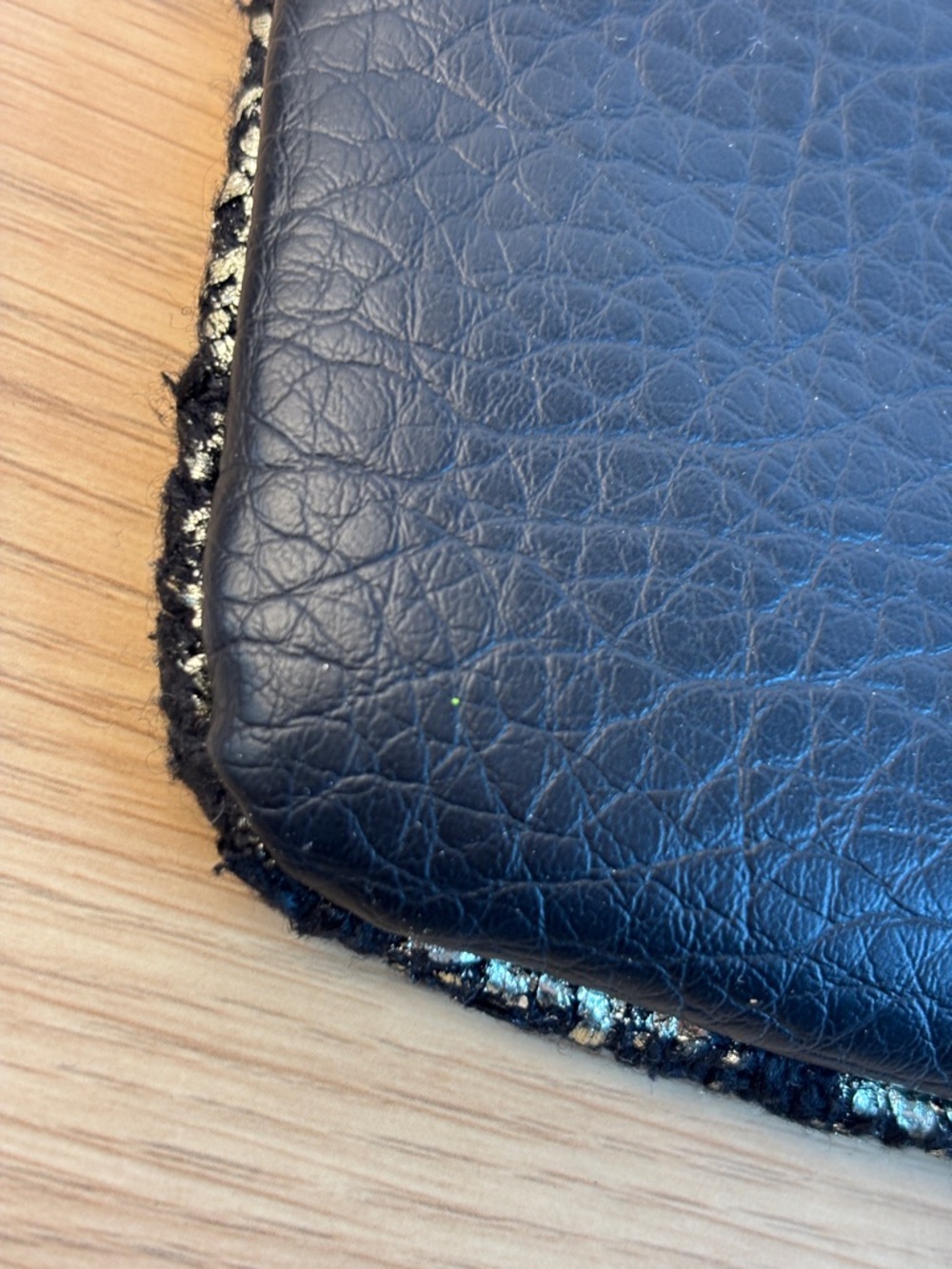 Juicy Couture Black Gold Reflective Wristlet Y2K-style - Picture 7 of 10